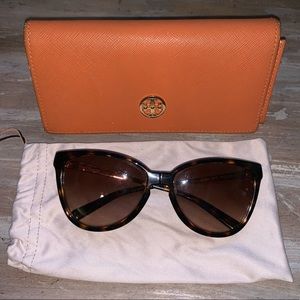 Tory Burch foldable tortoise/gold sunnies